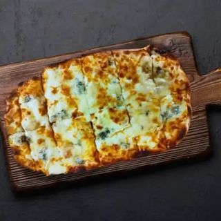 Pizza 4 Queijos