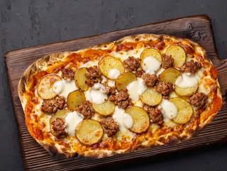 Pizza de Salsiccia e Patate