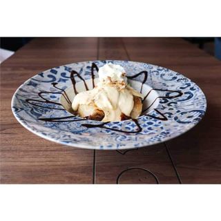 Pita od jabuka u vanilla sosu