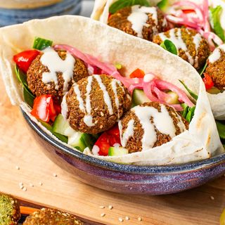 Pão Pita com Falafel e Queijo