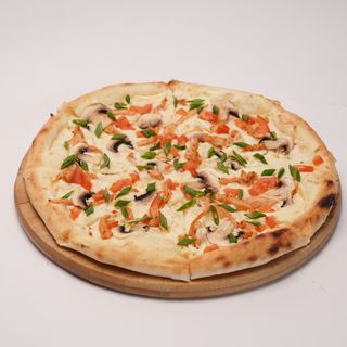 Пицца с форелью (500г)