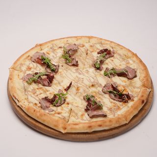 Пицца с ростбифом (500г)