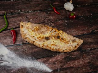 Pizza  Calzone