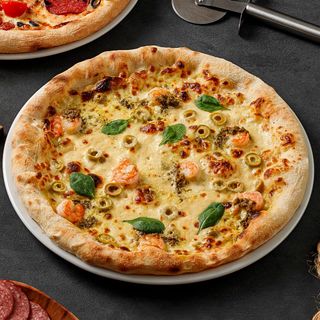 Пицца «Средиземноморская» с креветками/ Pizza Mediteraniană cu creveți