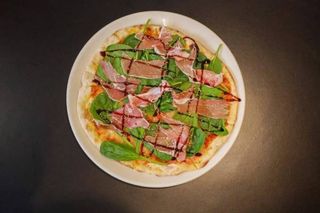 Pizza Prosciutto e Spinaci