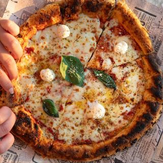 Pizza Vesuvio