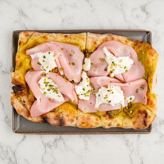Pinsa mortadella
