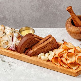 Тарелка со шпеком/ Platou de Slănină