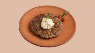 Pljeskavica na kajmaku