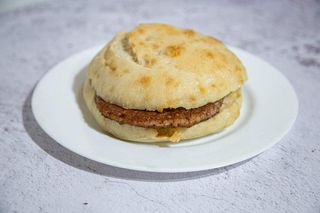 Pljeskavica na kajmaku