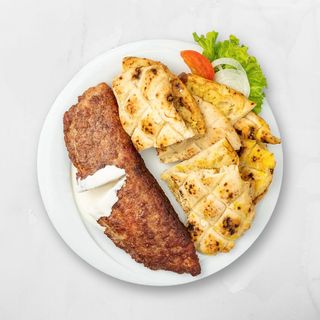 Pljeskavica s kajmakom uz prilog