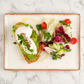 Poširano jaje s avocadom