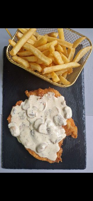 Pohovana piletina u umaku od gljiva