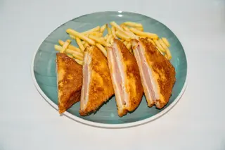 Pohovani tost sendvič s ćurećim prsima