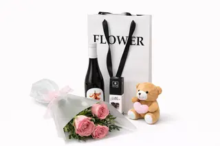 Poklon - Buket 3 ROZE RUŽE, vino ŠaoLinda,Adore praline & plišani meda