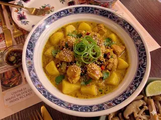 Pollo al curry con patate