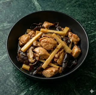 Pollo con bambù e funghi