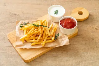 Zasebna porcija pomfrita sa sosom 250g