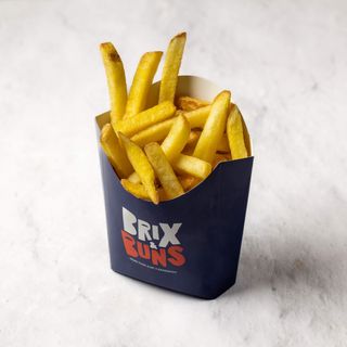 Pomfrit, dimljeni cheddar sos