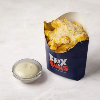 Pomfrit, parmesan, tartuf ulje i tartuf mayo