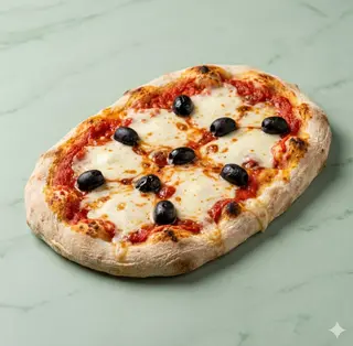 Pinsa pomodoro, mozzarella, olive nere