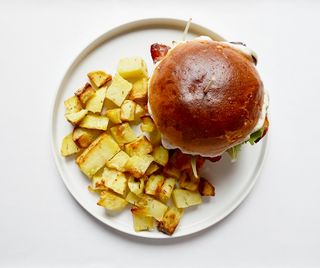 Portoni burger, cheesecake monoporzione e bevanda