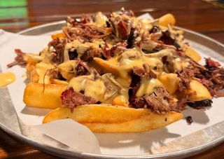Poutine de Pulled Pork (Porco Desfiado)