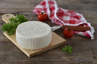 Primo sale di latte vaccino Molisano 200 g