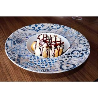 Profiteroli sa sladoledom