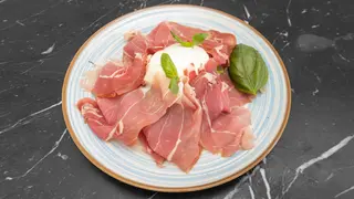 Prosciutto crudo con mozzarella di bufala campana DOP