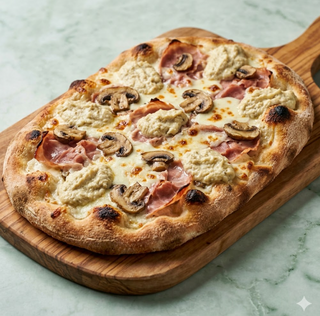Pinsa prosciutto cotto, fior di latte, funghi, crema di carciofi