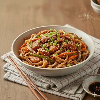 Pileći prženi rezanci鸡肉炒面