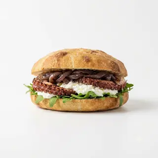 Puccia con polpo grigliato, burrata di Andria, rucola e cipolla caramellata