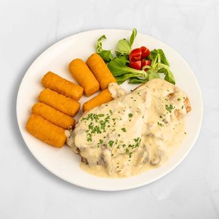 Punjeni pureći odrezak u umaku s prilogom