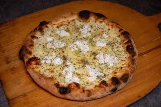 Quattro Formaggi pizza 42cm