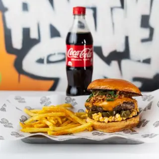 Burger Beertija Rocker, pomfrit, Coca-Cola 0.50l