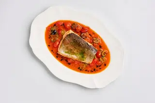 Радужная форель по-лигурийски с каперсами и оливками (390г)