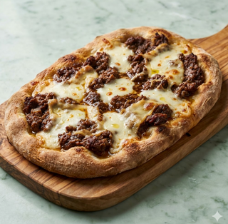 Pinsa ragu di cinghiale, provola affumicata e fior di latte