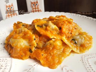 Ravioli di zucca con ragù