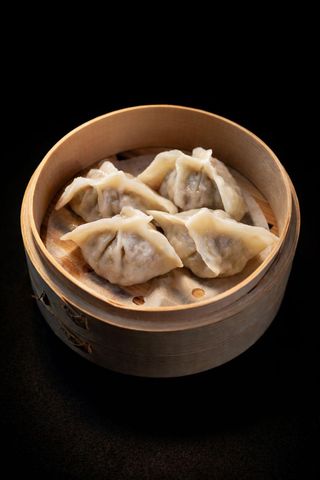 RV01 - Ravioli al vapore con maiale e sedano fresco