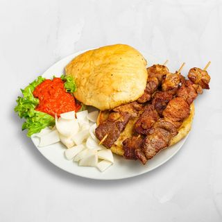 Ražnjići s prilogom