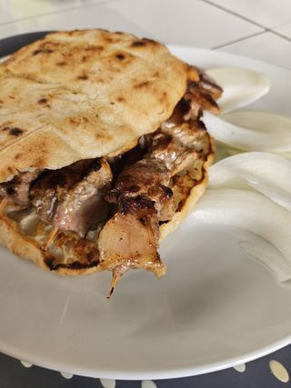 Ražnjići svinjski u lepinji