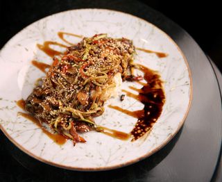 Rezanci od piletine i hrskavo prepečenim povrćem iz wok-a 180g