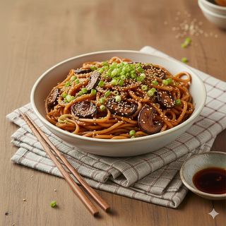 Rezanci sa pečurkama i svinjskim mesom蘑菇猪肉面