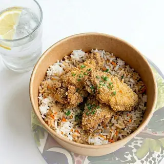 Riso +2 pezzi crispy wings + acqua