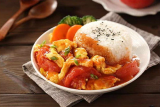49西红柿盖饭 Riso con pomodoro e uova