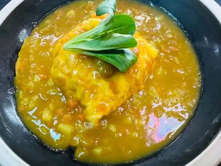 Riso con uovo e salsa curry
