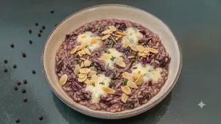 Risotto al radicchio, gorgonzola dop e scaglie di mandorle
