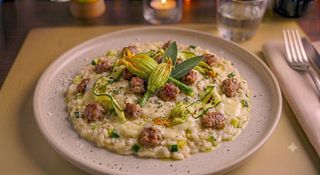 Risotto con zucchine, salsiccia e taleggio