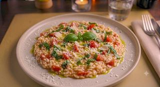 Risotto con pomodoro fresco, basilico e pecorino toscano